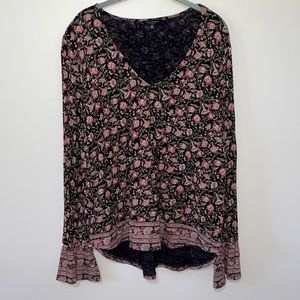 Lucky brand long sleeve v neck floral top